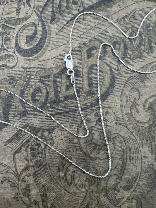 18" Silver 0.85mm Box Chain