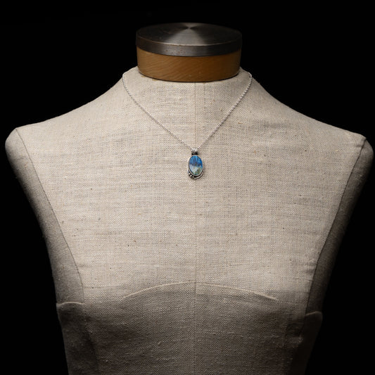 Silver Labradorite Pendant