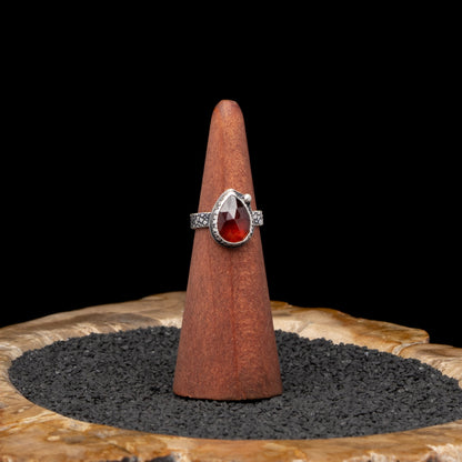 Garnet Silver Ring sz 7