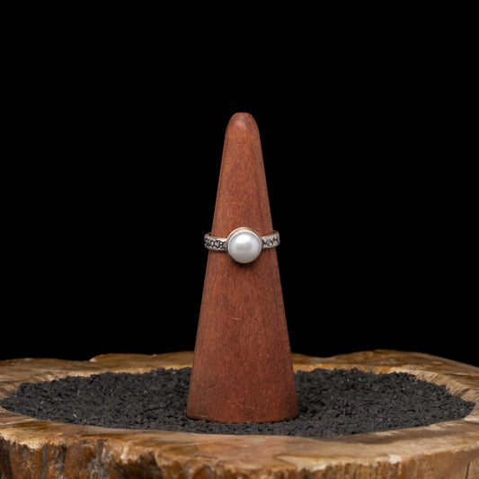 Pearl Silver Ring sz 7