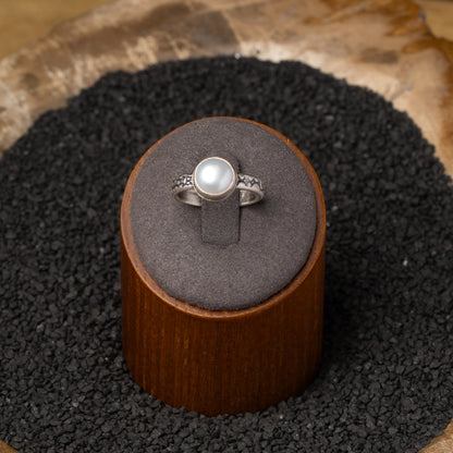 Pearl Silver Ring sz 7